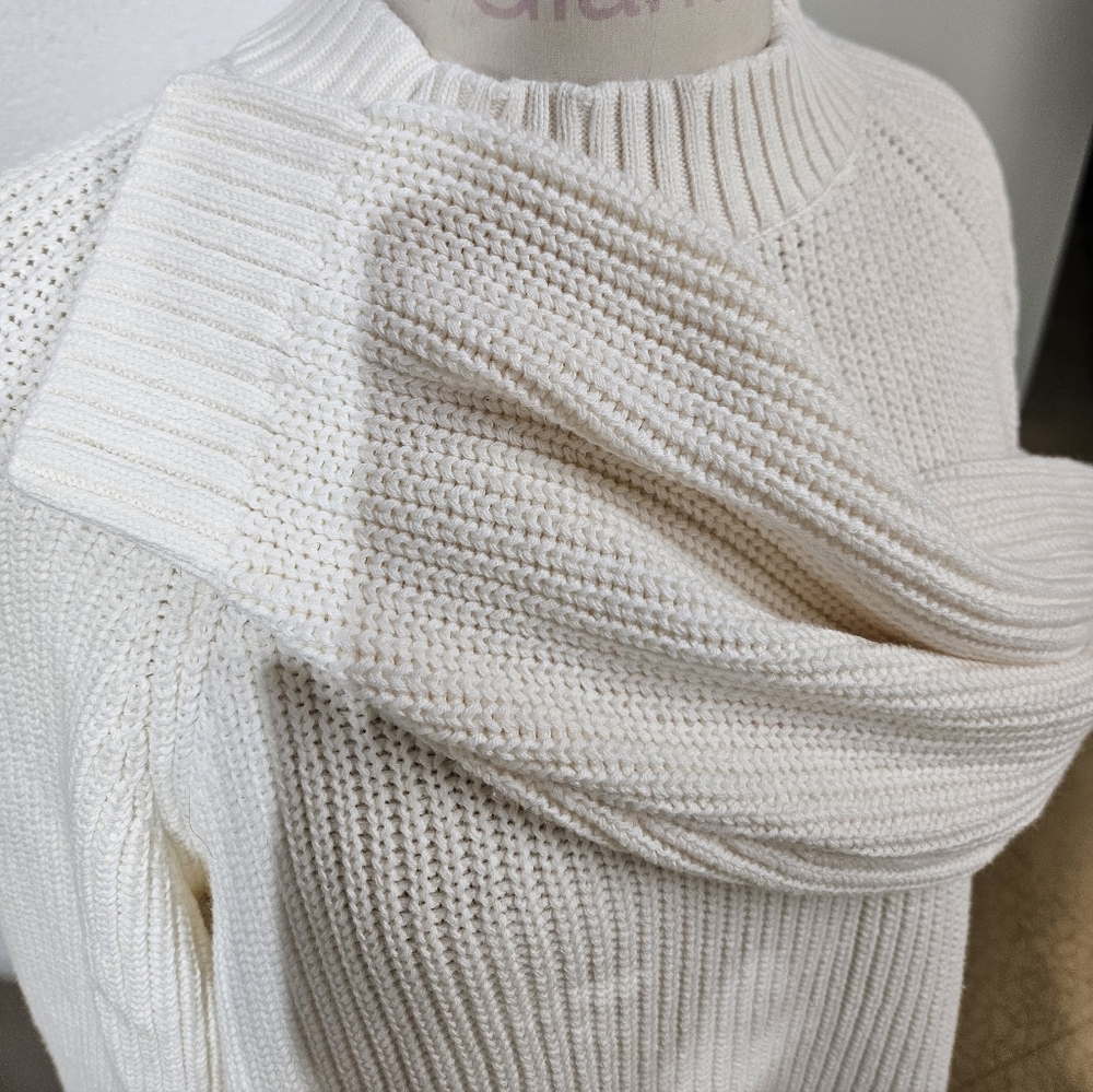 Old Navy Ribbed Sweater - Picture 2 of 6